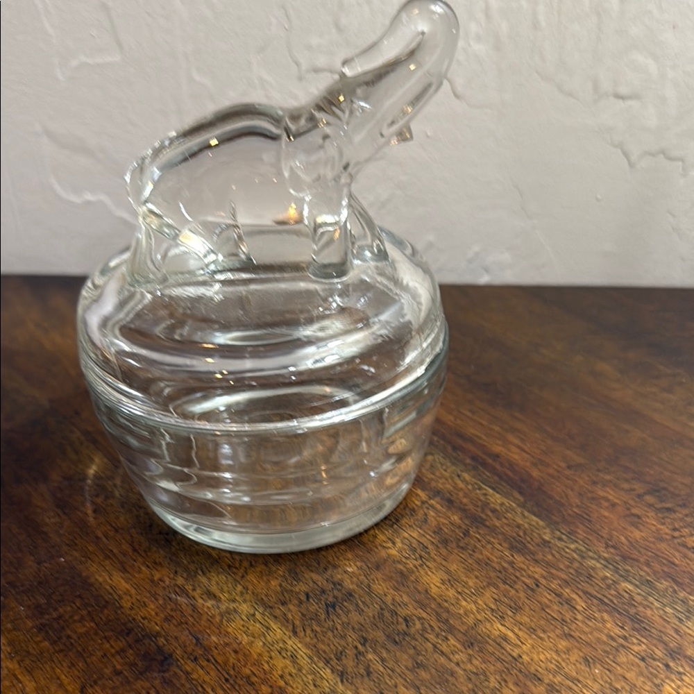 Elegant Vintage Clear Glass Elephant powder Box in Excellent Condition.